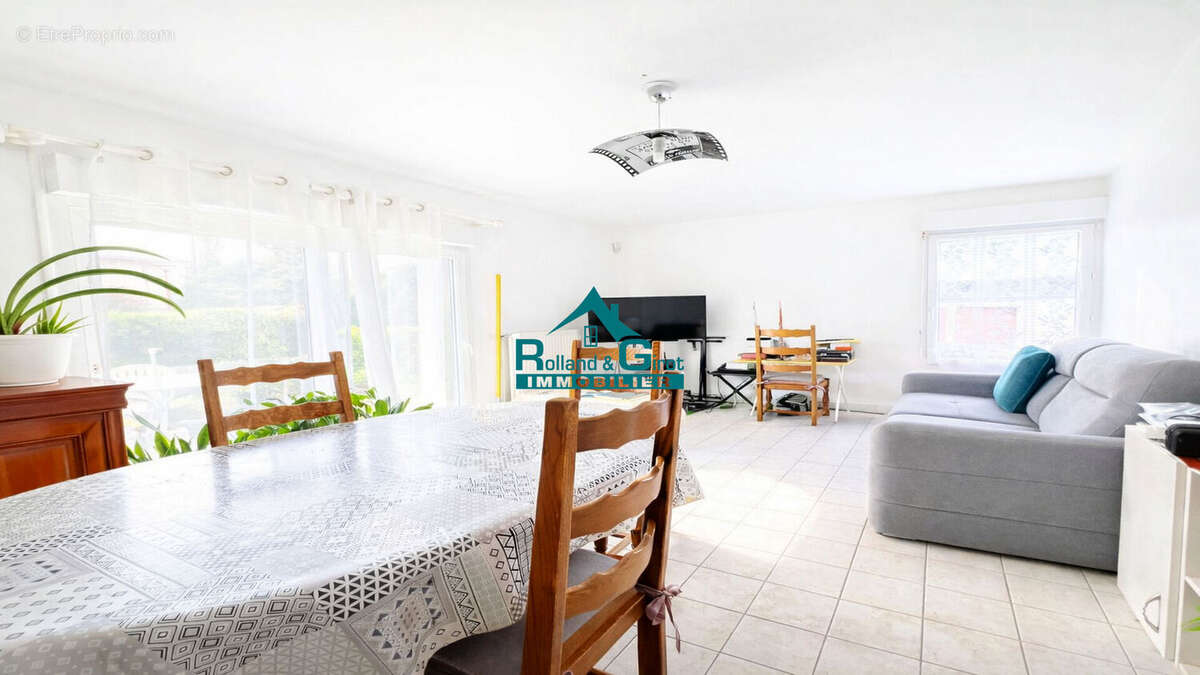 Appartement à LA MEZIERE