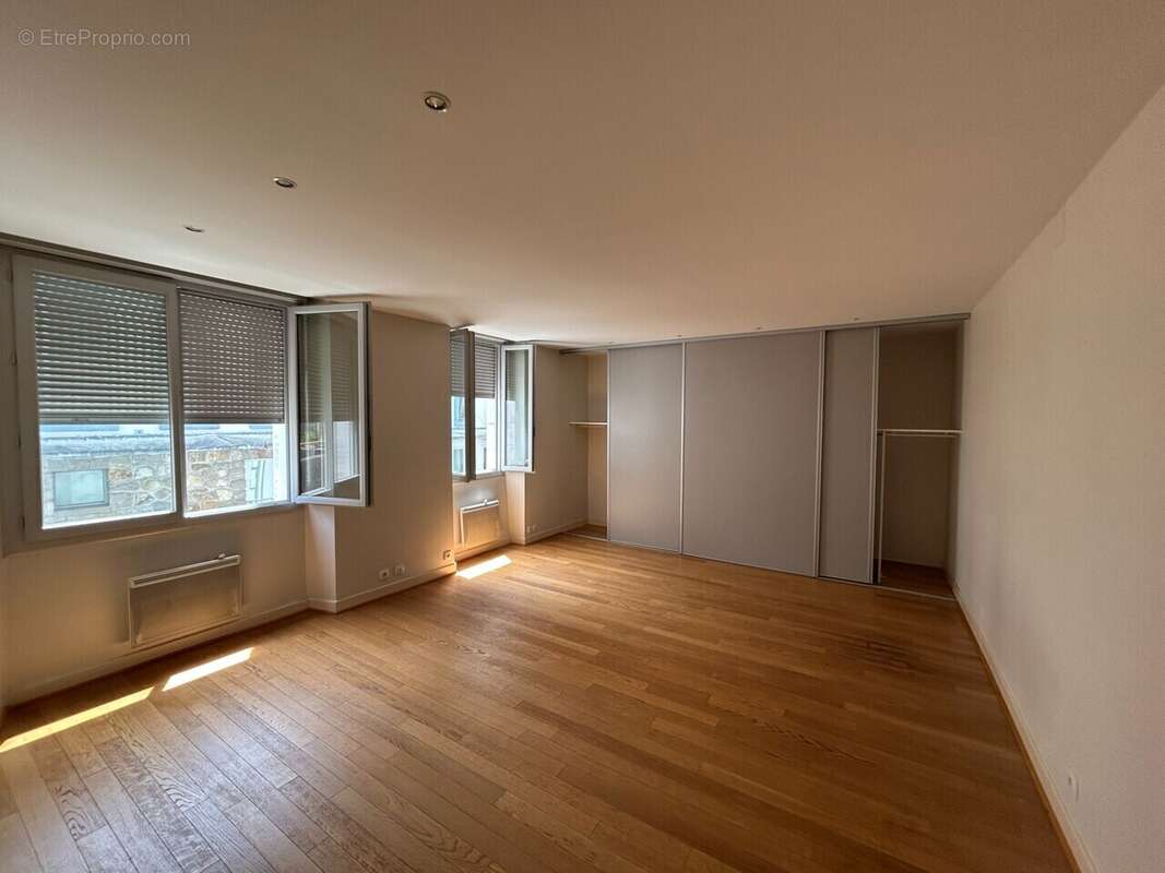 Appartement 201 m² à Tulle  - photo 8