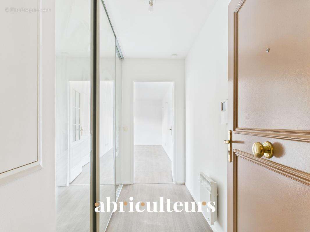 Appartement T3 lumineux avec vue exceptionnelle sur le bassin et le pigeonnier – Résidence de standing à Survilliers - photo 3