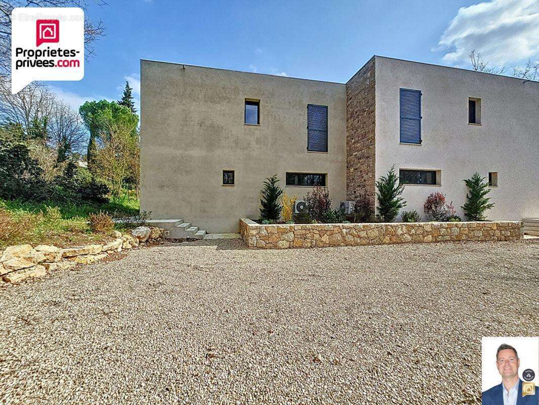 Maison à SAINT-CEZAIRE-SUR-SIAGNE