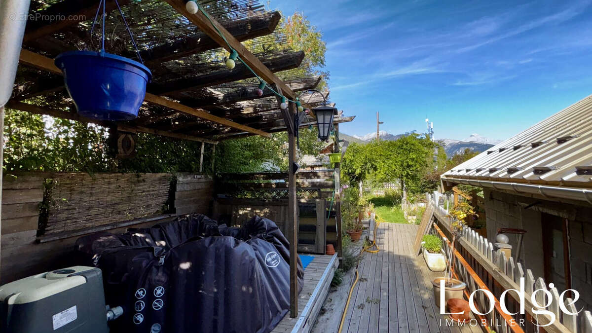 Appartement à SAINT-MARTIN-DE-QUEYRIERES