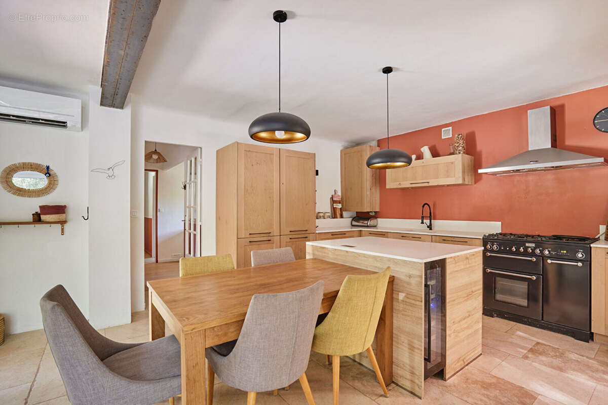 Le calme d'une impasse, sans s'éloigner de rien. Lourmarin, 4 chambres, piscine - photo 6