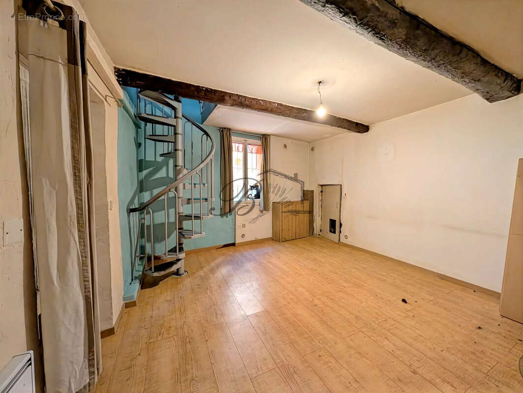 Maison à LA TOUR-D'AIGUES