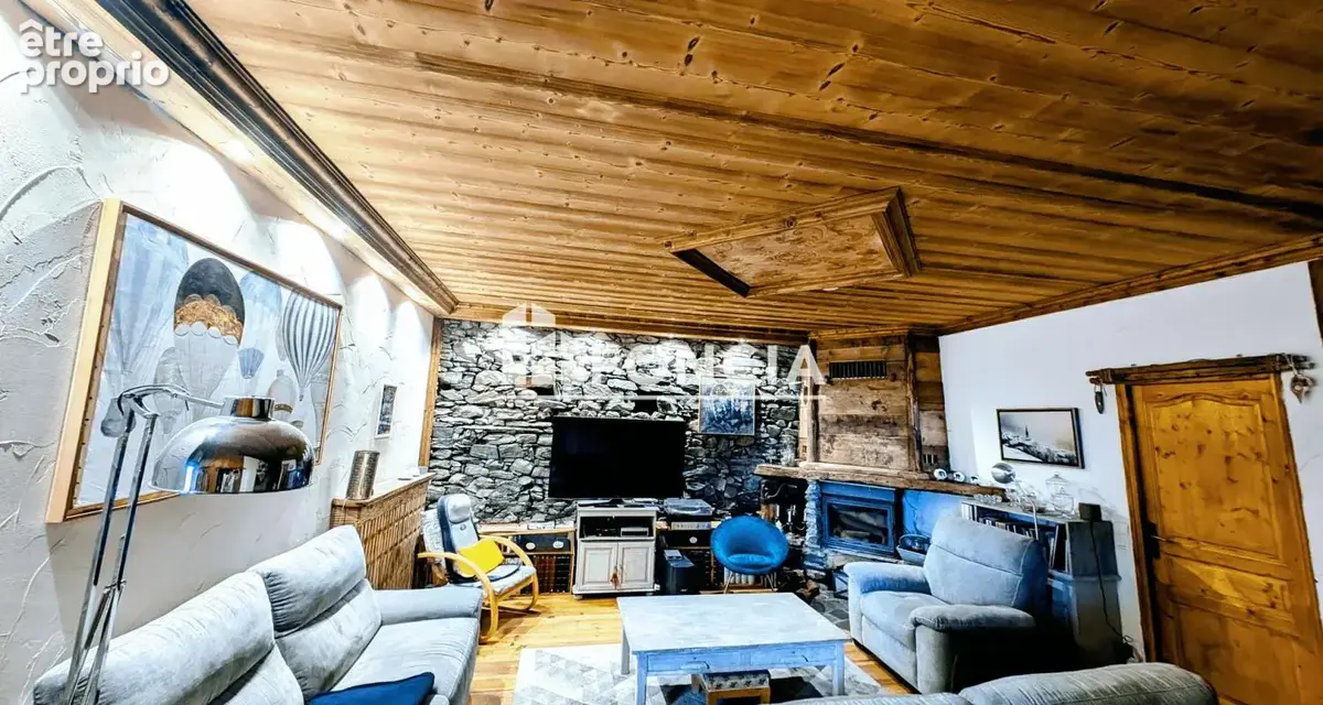 À La Côte-d’Aime, maison savoyarde de 188,73 m² habitables avec sept chambres, exposition plein sud et vue sur les glaciers. Deu - photo 2