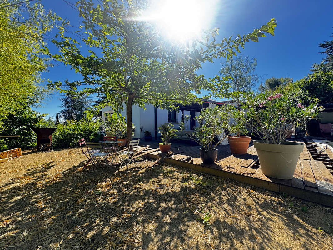 A vendre Maison T6 210m2 sur 2500m2 Terrain. Piscine. - photo 6