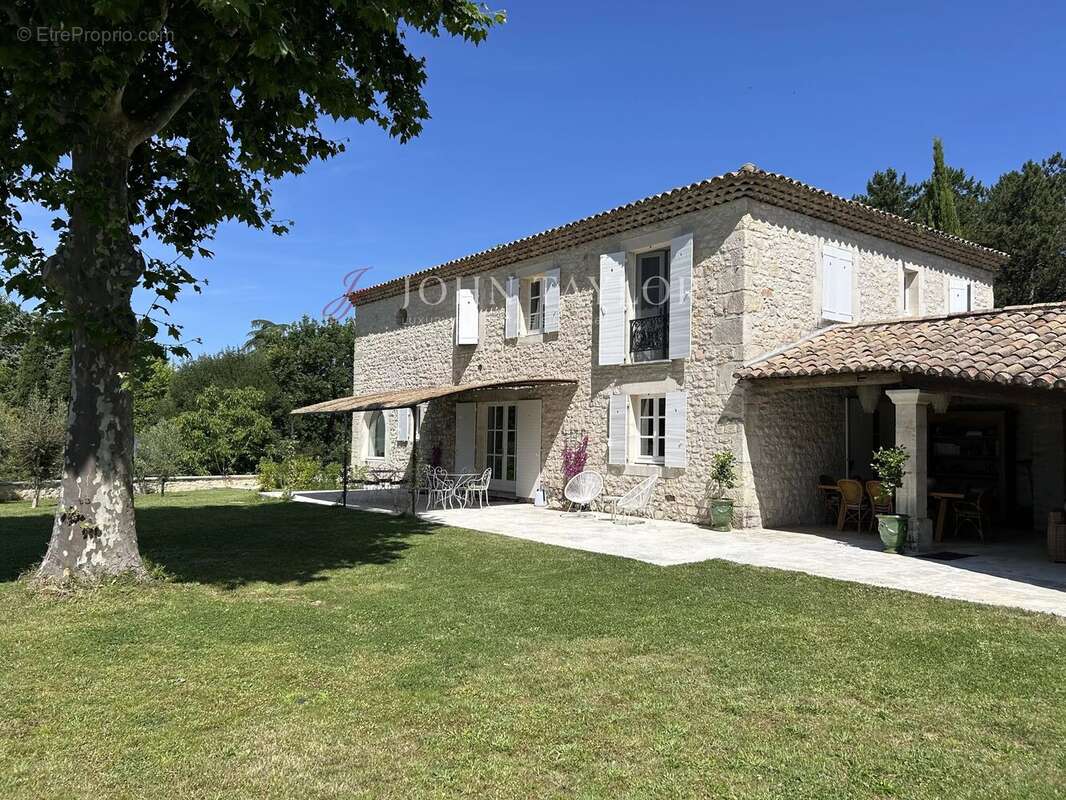 Maison à MONTELIMAR