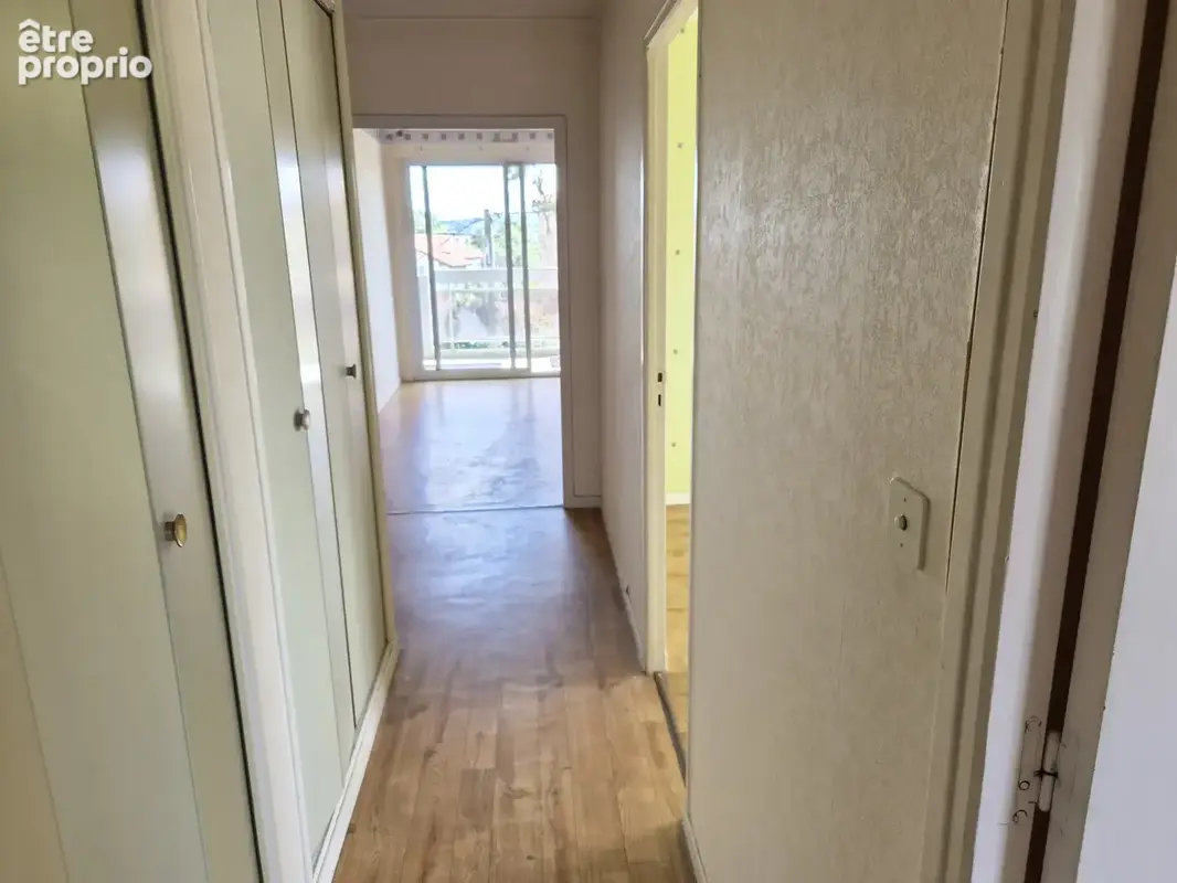 Appartement T3 - 71m2 + balcons, garage et cave - photo 10