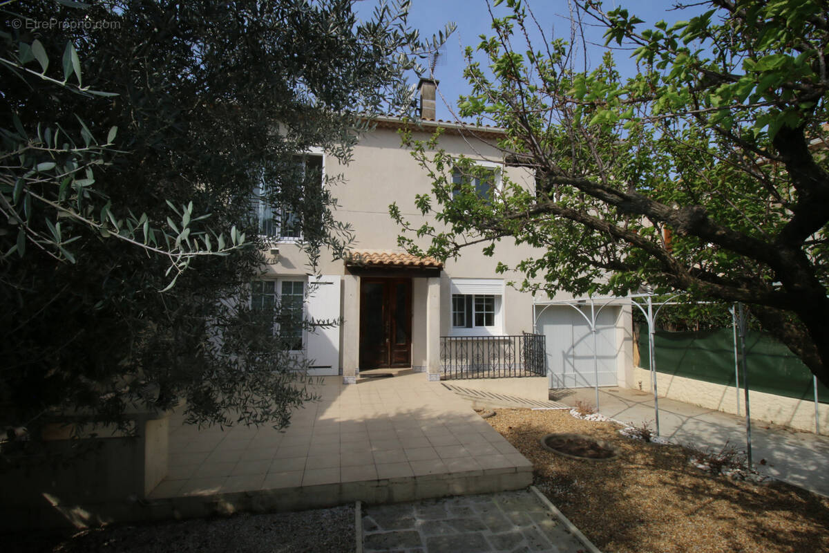Maison à FONTVIEILLE