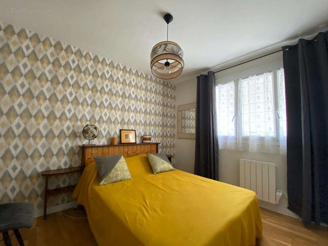 Maison à SAINT-HILAIRE-DE-CHALEONS