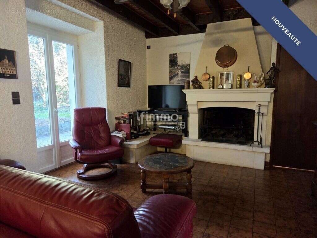 Maison à NOTRE-DAME-DE-SANILHAC