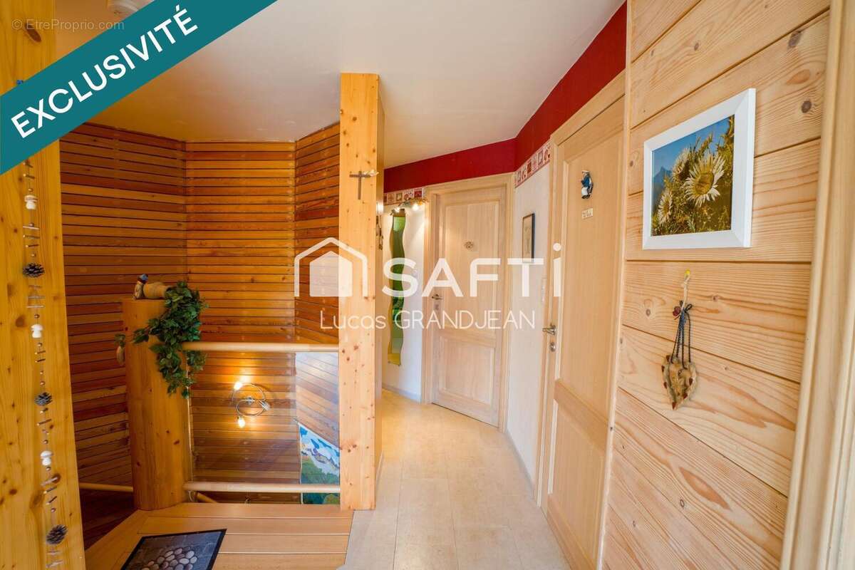 Maison 140 m² à La Chaux-Du-Dombief  - photo 8