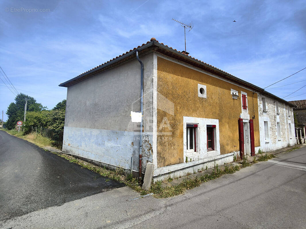 Maison à MORNAC