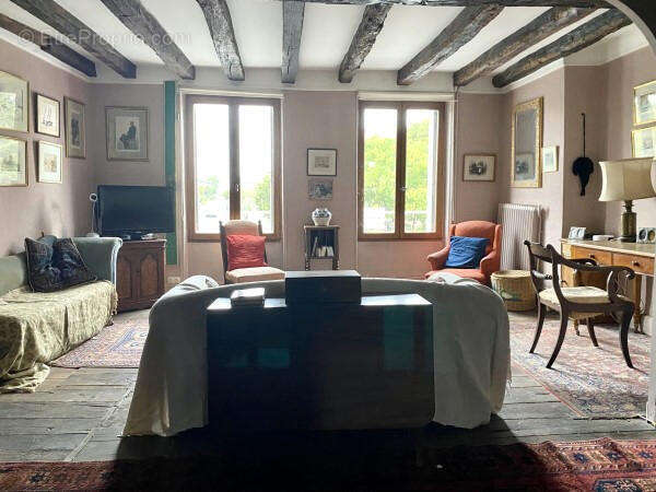 salon 4 - Maison à CONFOLENS