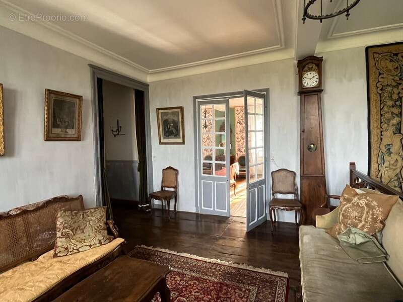 ELEGANT CHATEAU XVIIIs, sans travaux, sur 1 hectare clos de murs, jardin paysagé, chapelle, orangerie, dépendances, pour famille - photo 78