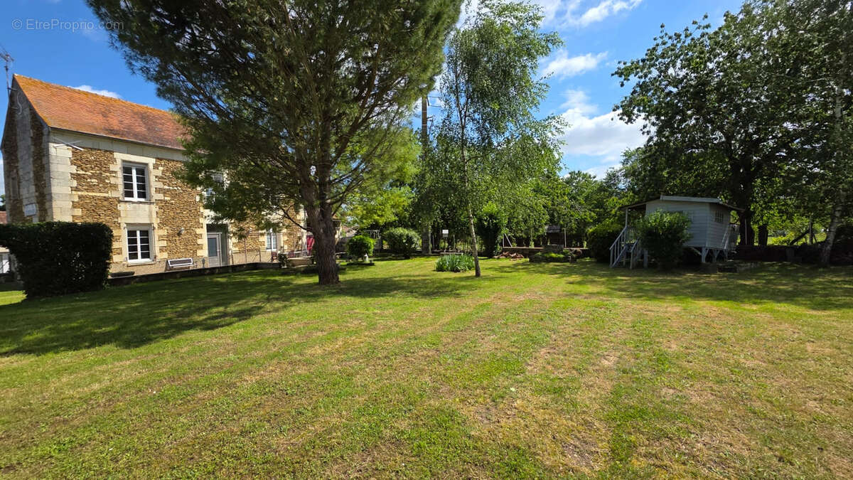 Maison à LENCLOITRE