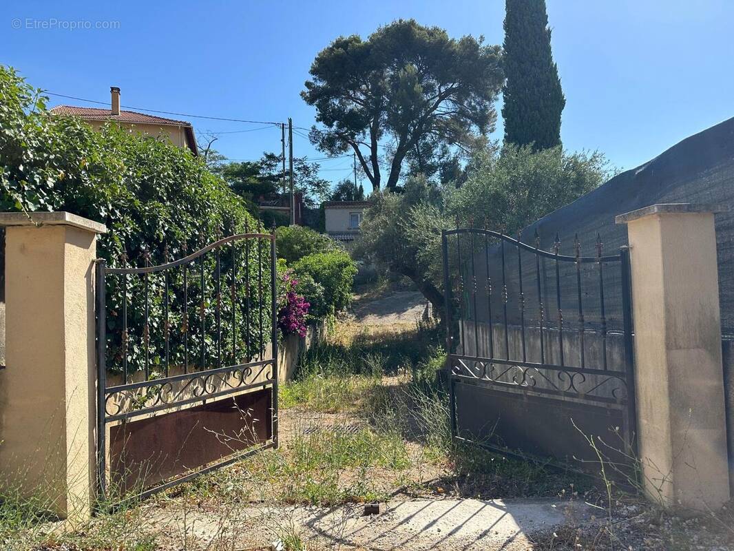Maison 5 pièces 102 m² · à Le Revest-les-Eaux · 102 m² · 495 000 €