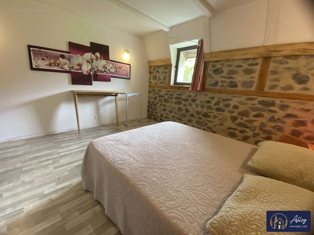 Maison 14 pièces LE MONTEIL (Cantal) - Maison à LE MONTEIL