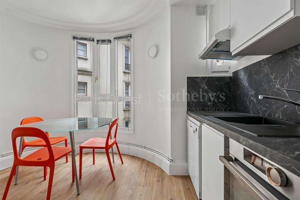Appartement à PARIS-17E
