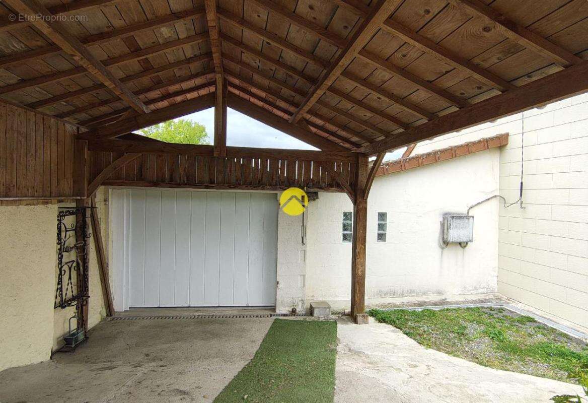 Maison à MORTROUX