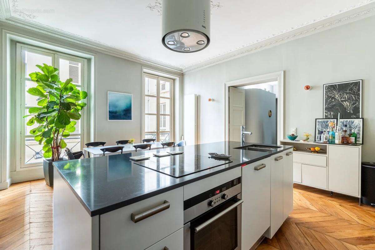 Appartement à PARIS-10E