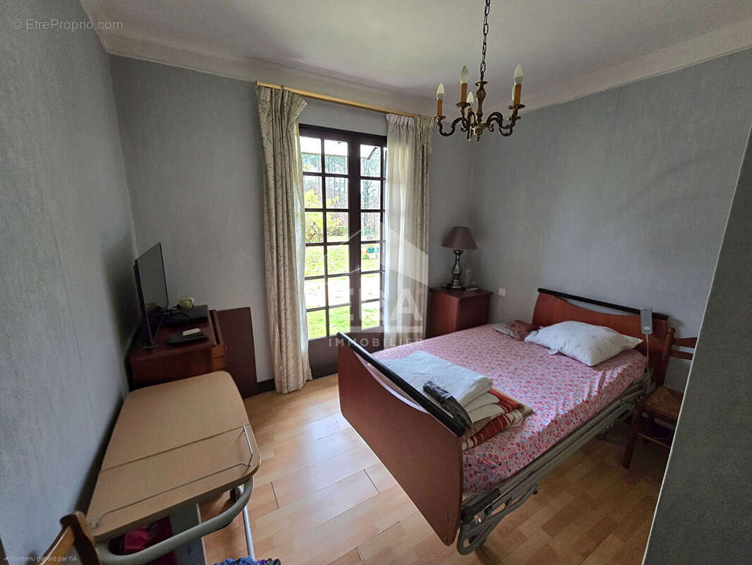 Maison à EGLISE-NEUVE-D&#039;ISSAC