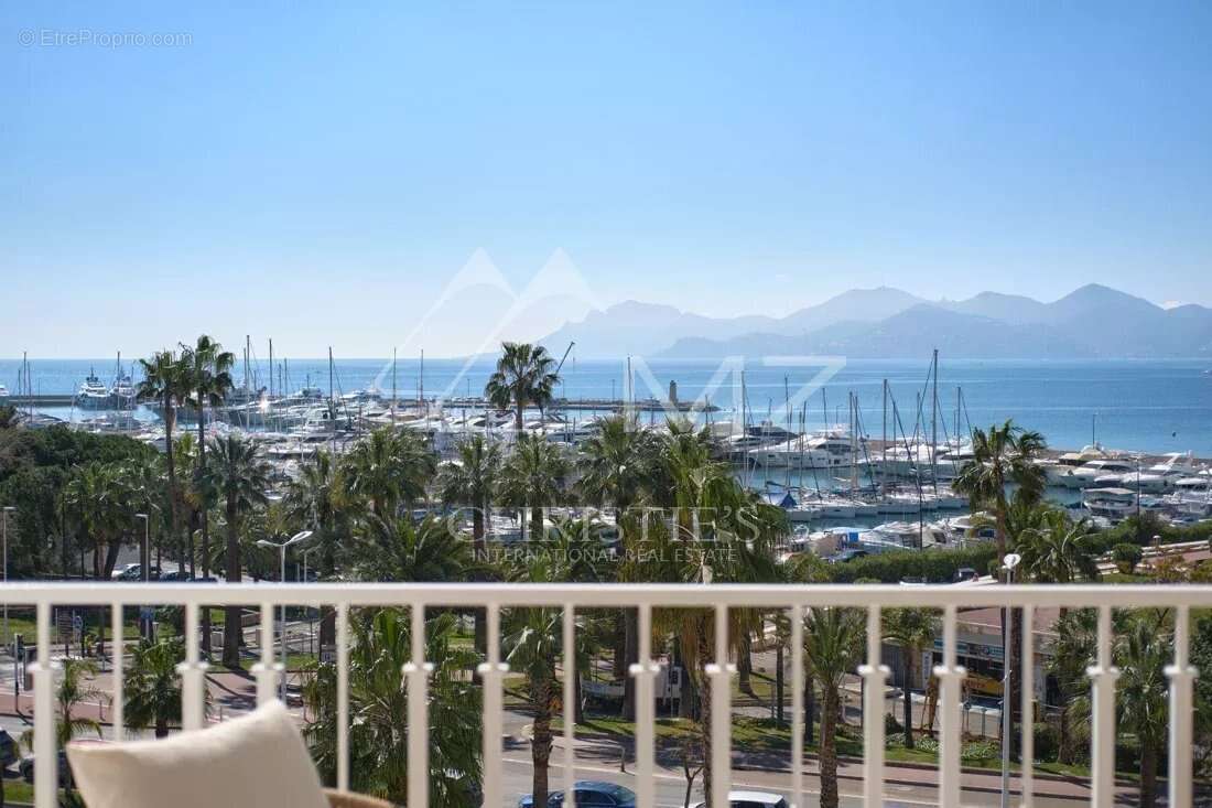 Cannes la croisette splendide appartement renove 3 chambres vue mer - photo 2