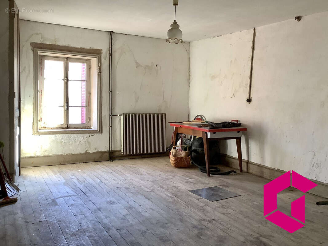 Maison à AUGEROLLES