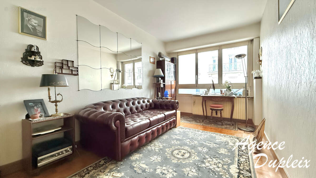 Appartement à PARIS-15E