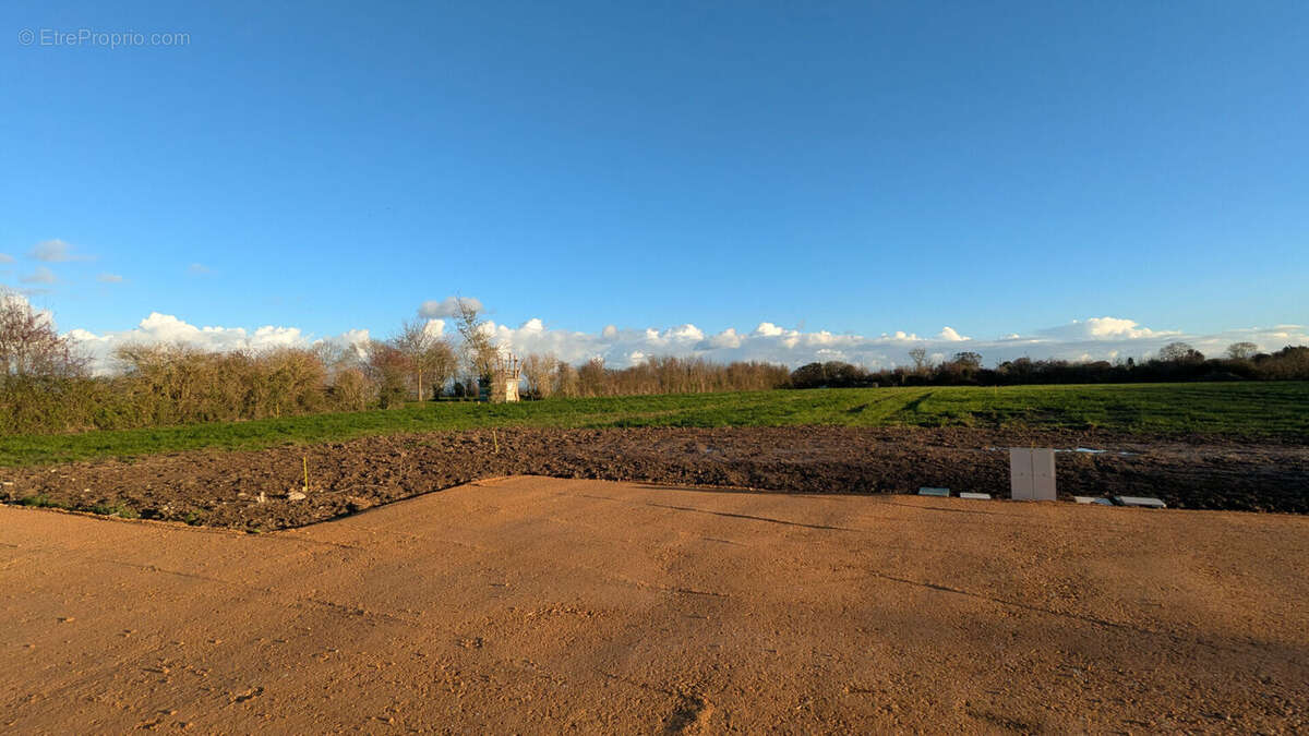 Terrain à FONTENAY-SUR-MER
