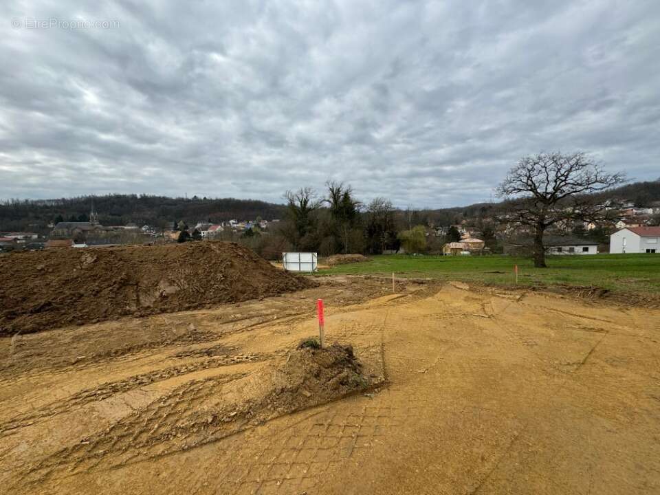 Terrain à REDANGE