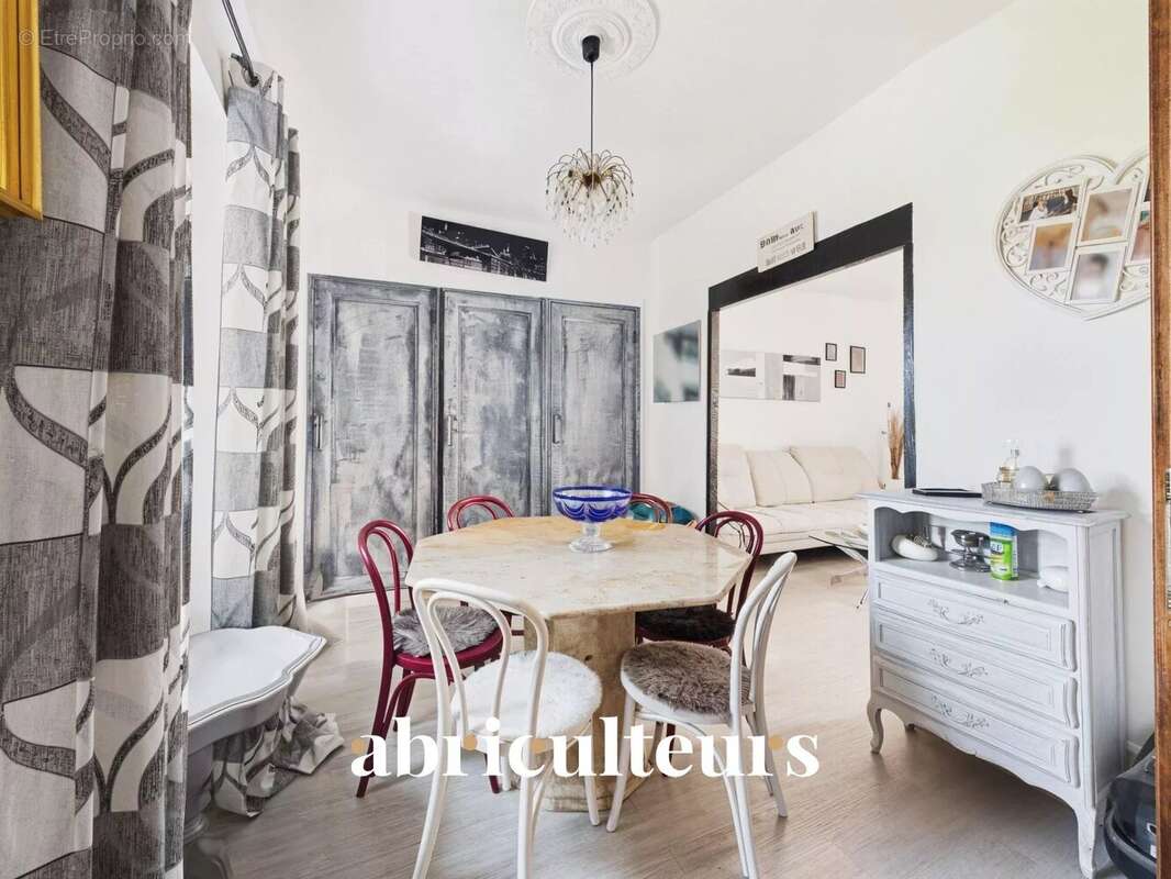 Maison à LA ROQUE-D&#039;ANTHERON