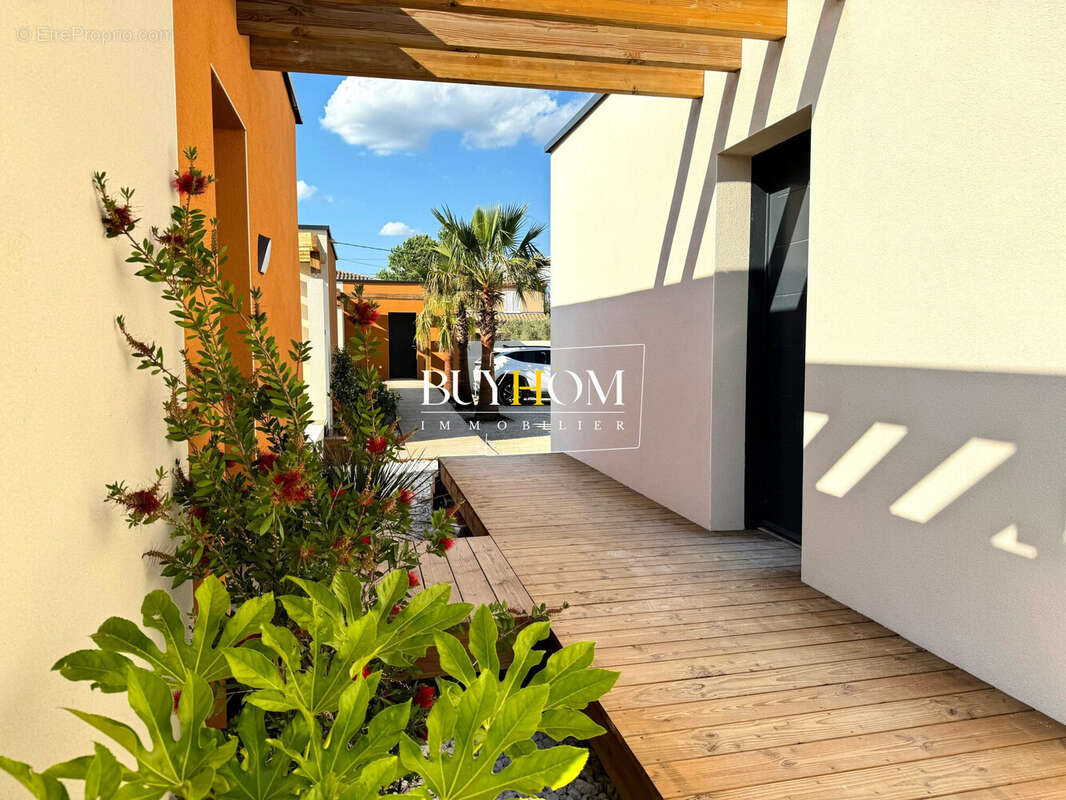 Maison à L&#039;ISLE-SUR-LA-SORGUE