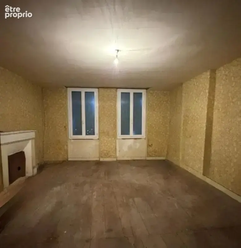La Rochefoucauld. Immeuble avec magasin et appartement - photo 9