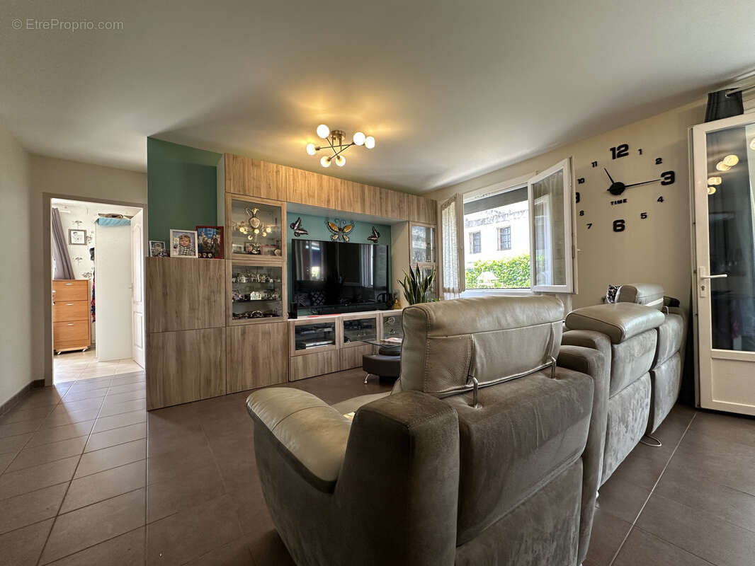 Maison à LA ROCHE-CHALAIS