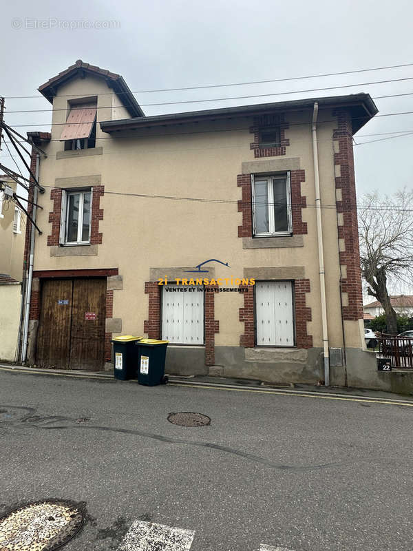 Appartement à LE CHAMBON-FEUGEROLLES