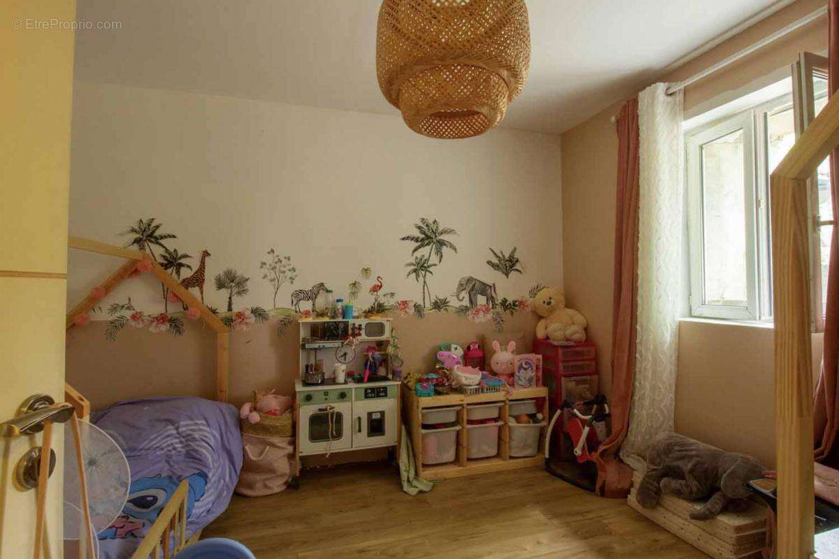 Maison à SAINT-CIERGE-LA-SERRE