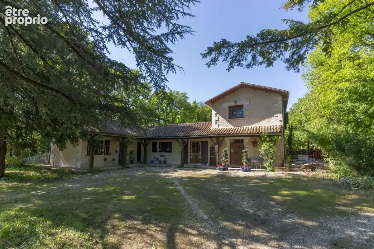 Maison à DOUZAT