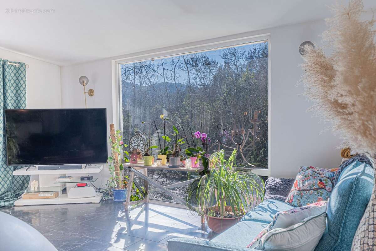 Maison à TOURRETTES-SUR-LOUP