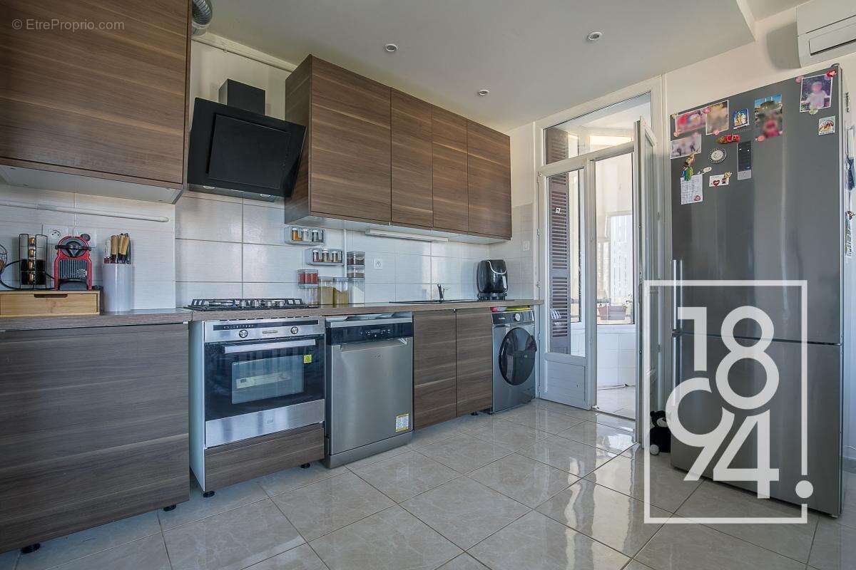 Appartement à MARSEILLE-1E