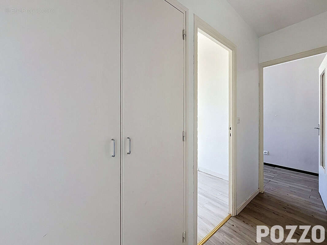 Appartement 2PP à rénover dernier étage Mondeville - photo 3