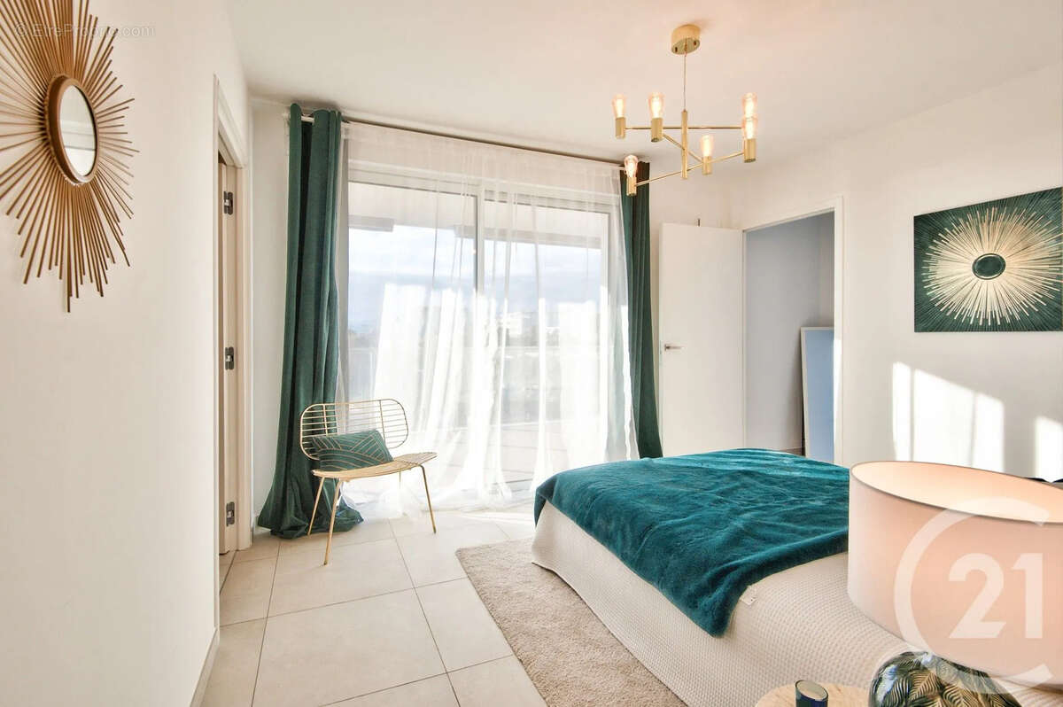 Appartement à SAINT-LAURENT-DU-VAR