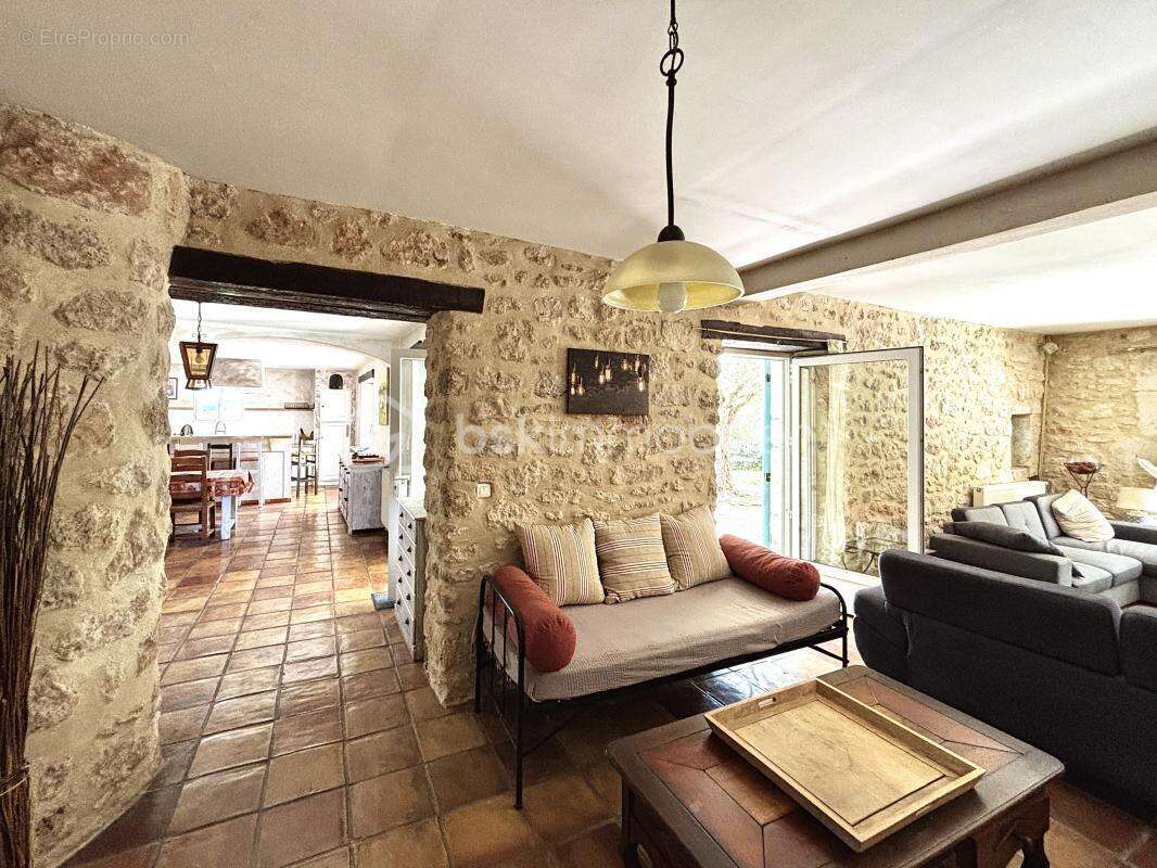Maison à SAINT-RESTITUT