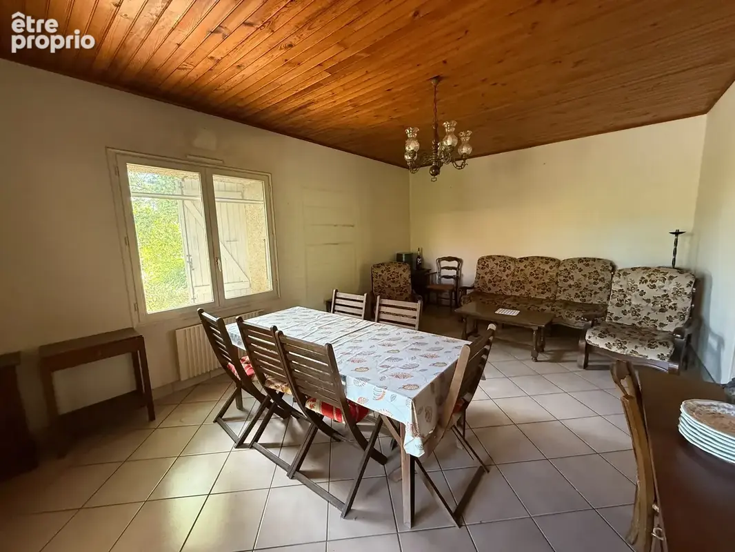 Maison de plain pied  avec piscine sur 2420 m2 de terrain arbore - photo 8