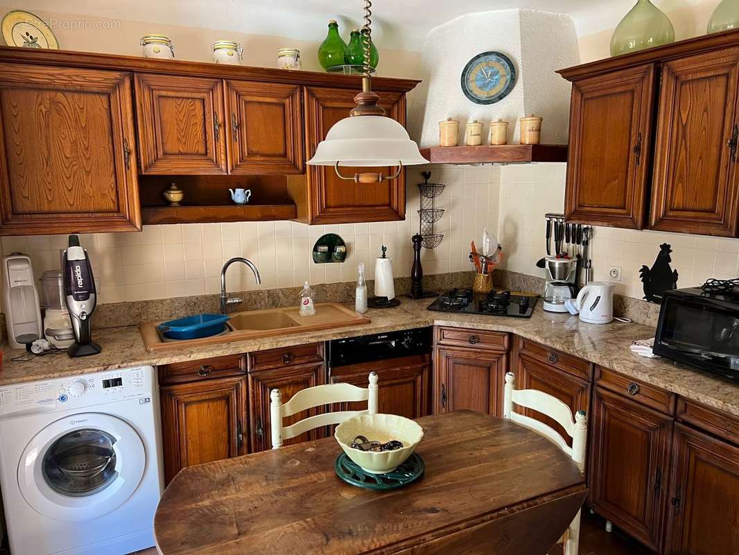 Maison à vendre à Oppède avec une vue sur la montagne du Luberon - photo 8