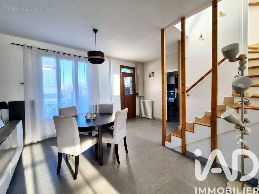 Photo 1 - Maison à TAVERNY
