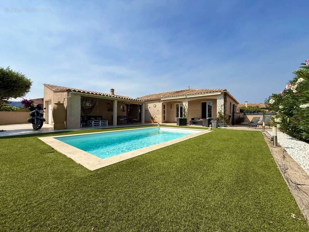 Superbe villa avec piscine sur belle parcelle de terrain arborée - photo 30