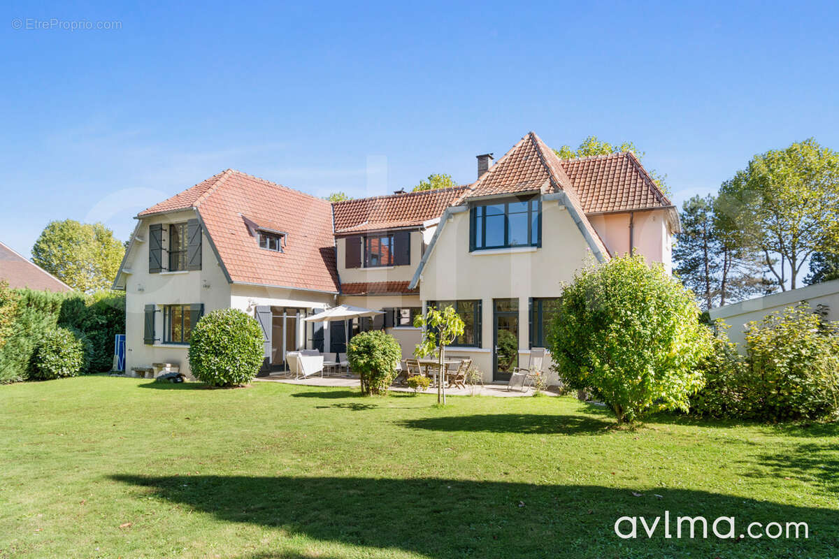 Maison à SAINT-NOM-LA-BRETECHE