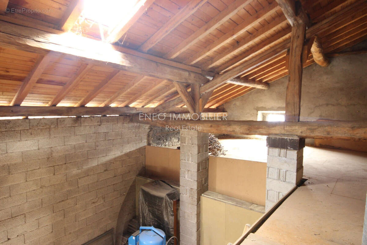 Maison à LES CHAPELLES