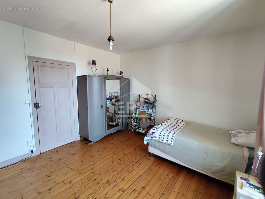 Maison 249 m² à Poursac  - photo 9