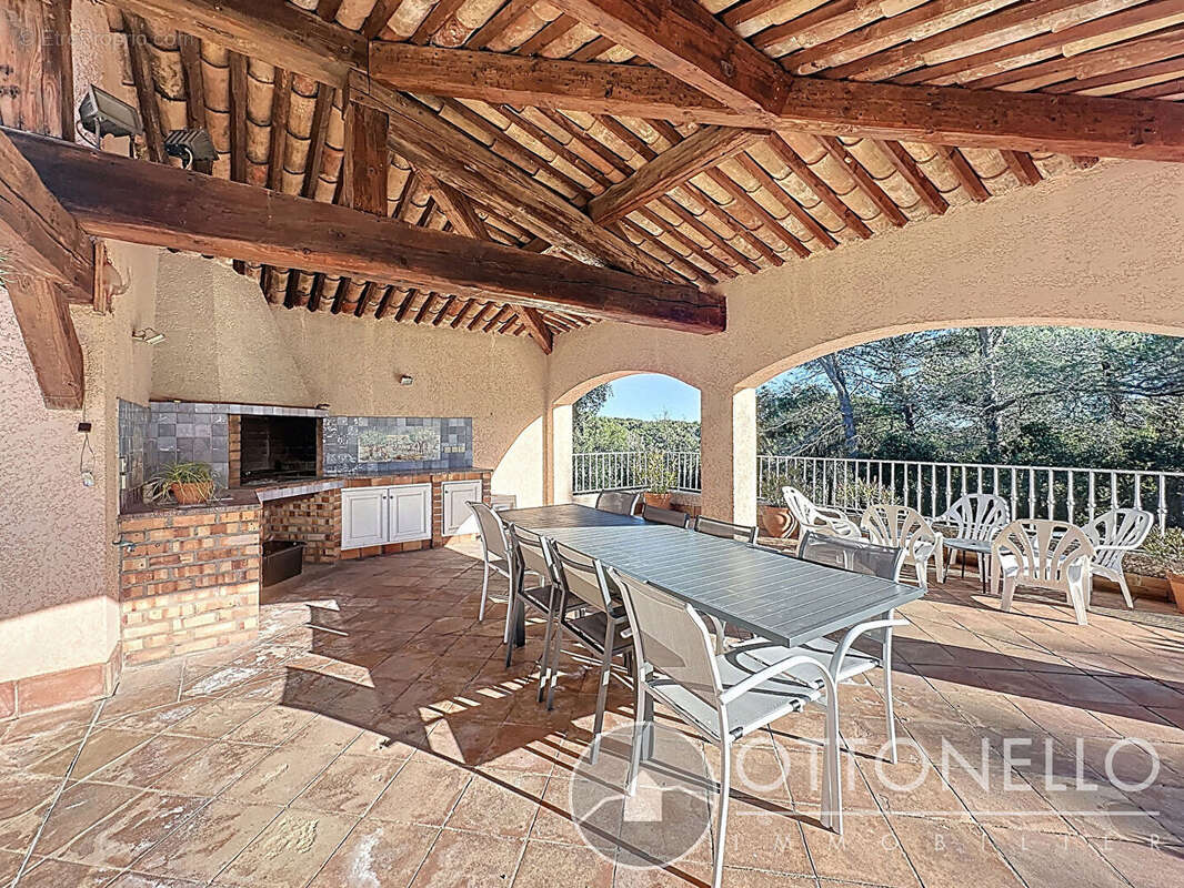Maison à ROQUEBRUNE-SUR-ARGENS